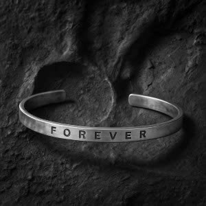 Vòng tay bạc khắc chữ FOREVER